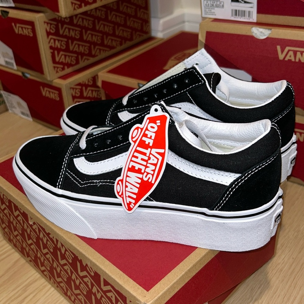 Black and white old skool stackform Vans